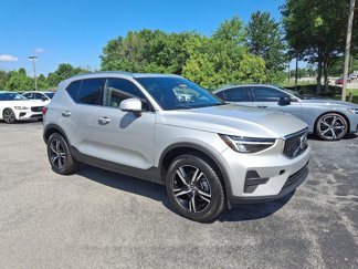 Certified 2025 Volvo XC40 B5 Core image 1