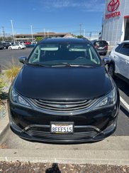 Used 2018 Chrysler Pacifica Limited image 1