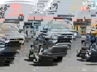 Used 2021 Toyota RAV4 LE image 1