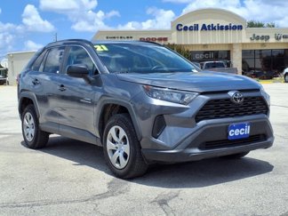 Used 2021 Toyota RAV4 LE image 1
