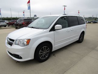 Used 2017 Dodge Grand Caravan SXT image 1
