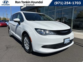 Used 2017 Chrysler Pacifica LX image 1