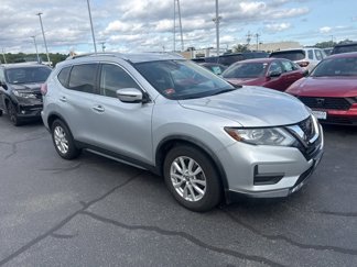 Used 2020 Nissan Rogue SV image 1
