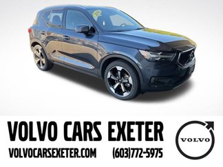 Certified 2022 Volvo XC40 T5 Momentum w/ Premium Package image 1