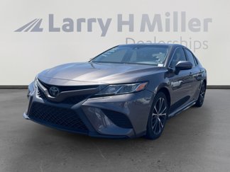Used 2018 Toyota Camry SE image 1