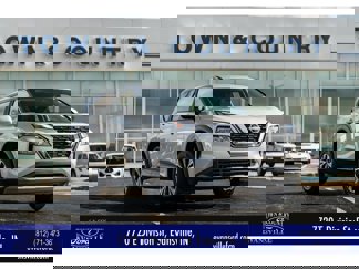 Used 2023 Nissan Rogue SV image 1