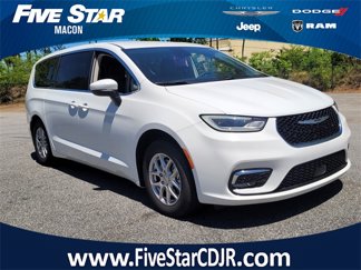 Used 2023 Chrysler Pacifica Touring-L image 1