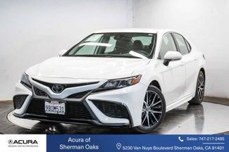 Used 2022 Toyota Camry SE image 1