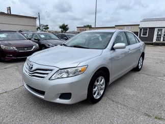 Used 2011 Toyota Camry LE image 1