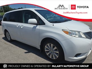 Used 2013 Toyota Sienna LE image 1
