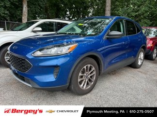 Used 2022 Ford Escape SE image 1