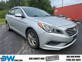 Used 2017 Hyundai Sonata SE image 1