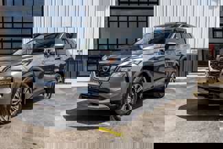 Used 2021 Nissan Rogue SV image 1