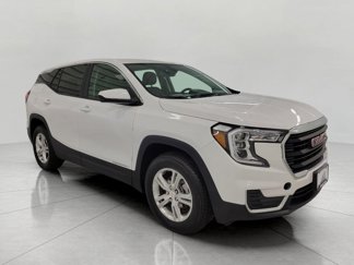 Used 2024 GMC Terrain SLE image 1
