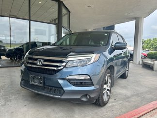 Used 2017 Honda Pilot Touring image 1