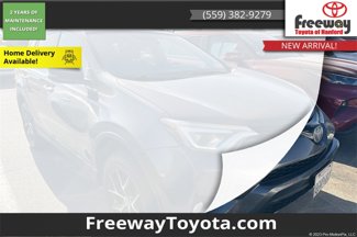 Used 2018 Toyota RAV4 SE image 1