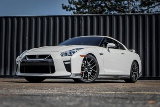 Used 2017 Nissan GT-R Premium w/ Premium Interior Package image 1