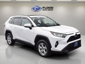 Used 2021 Toyota RAV4 XLE image 1