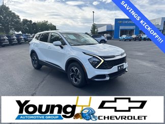 Used 2023 Kia Sportage LX image 1