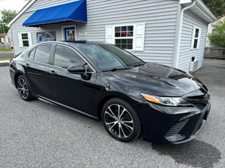 Used 2020 Toyota Camry SE image 1