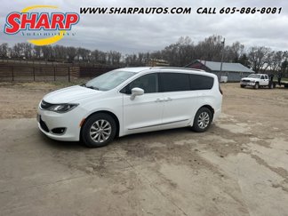 Used 2018 Chrysler Pacifica Touring-L w/ Advanced Safetytec Group image 1