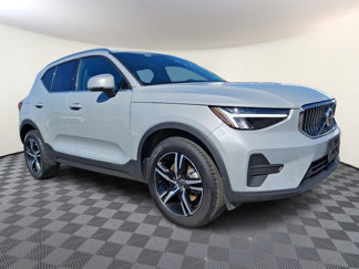 Certified 2025 Volvo XC40 B5 Core image 1