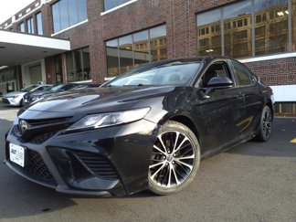 Used 2018 Toyota Camry SE image 1