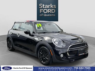 Used 2019 MINI Cooper S image 1