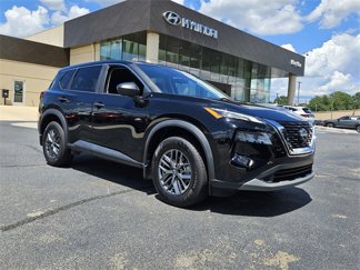Used 2023 Nissan Rogue S image 1