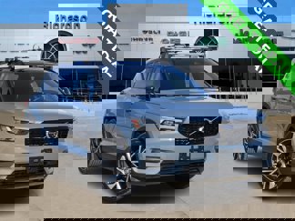 Used 2021 Volvo XC40 T5 R-Design image 1