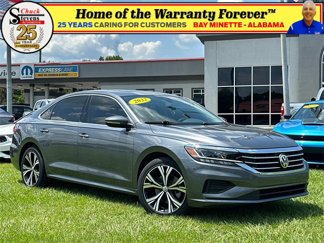 Used 2022 Volkswagen Passat 2.0T SE image 1