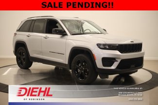 Used 2022 Jeep Grand Cherokee Altitude image 1