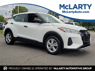 Used 2024 Nissan Kicks S image 1