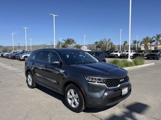 Used 2023 Kia Sorento LX image 1