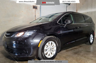 Used 2017 Chrysler Pacifica Touring w/ Tire & Wheel Group image 1