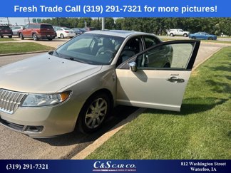 Used 2010 Lincoln MKZ image 1