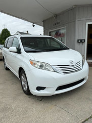 Used 2016 Toyota Sienna LE image 1