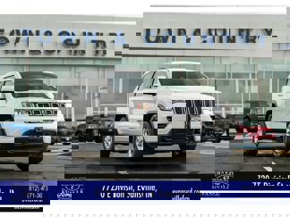 Used 2019 Jeep Grand Cherokee Laredo image 1