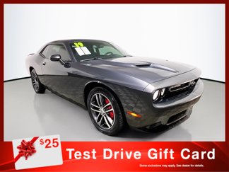 Used 2019 Dodge Challenger SXT image 1
