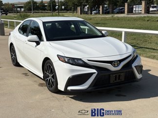 Used 2021 Toyota Camry SE image 1