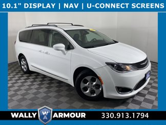 Used 2017 Chrysler Pacifica Touring-L Plus image 1