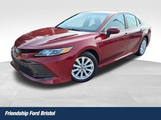 Used 2018 Toyota Camry LE image 1