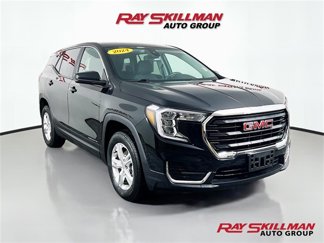 Used 2024 GMC Terrain SLE image 1