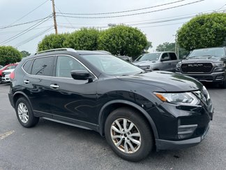 Used 2017 Nissan Rogue SV image 1