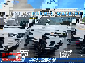 Used 2023 Jeep Cherokee Altitude Lux image 1