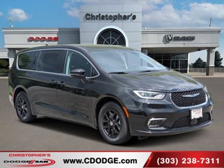 Used 2024 Chrysler Pacifica Touring-L image 1