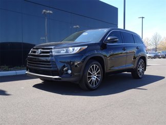 Used 2017 Toyota Highlander SE image 1