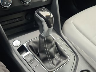 Used 2022 Volkswagen Taos SE image 1