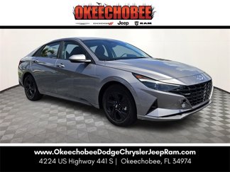 Used 2023 Hyundai Elantra SEL w/ Preferred Accessory Package image 1