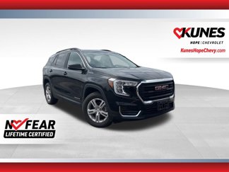 Used 2022 GMC Terrain SLE w/ Driver Convenience Package image 1